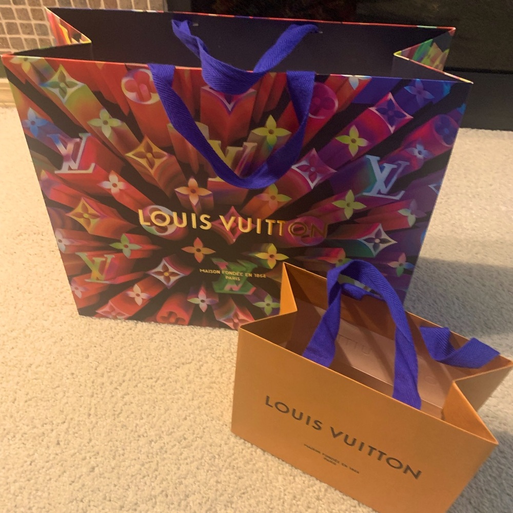 Bundle of 2 Louis Vuitton Shopping Bags 🛍